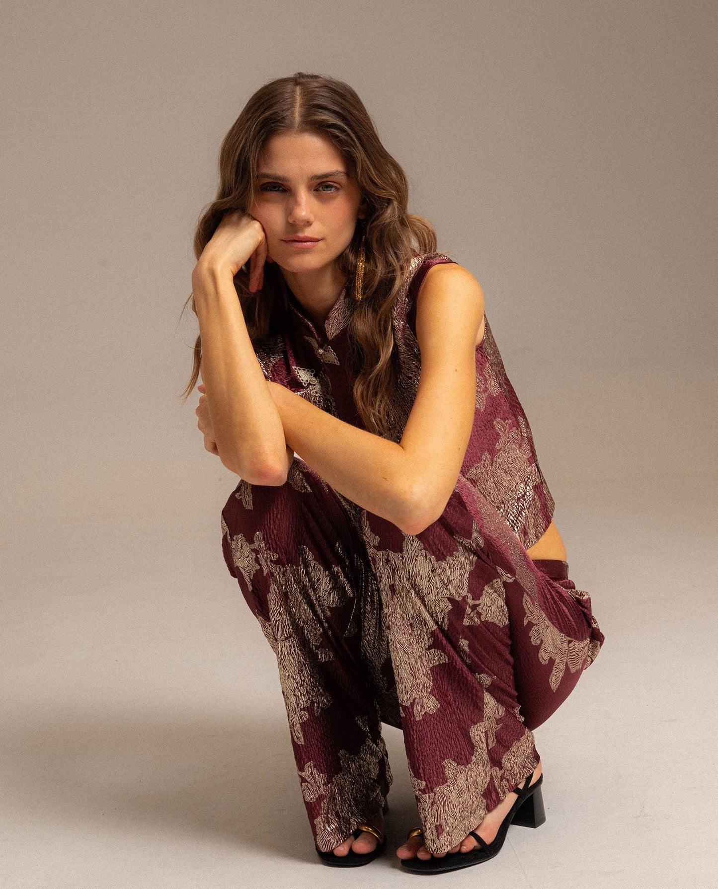 PANTALÓN RUBY BLOOM · BURDEOS