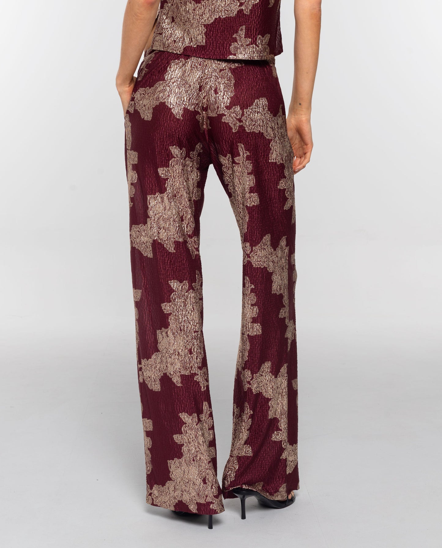 PANTALÓN RUBY BLOOM · BURDEOS