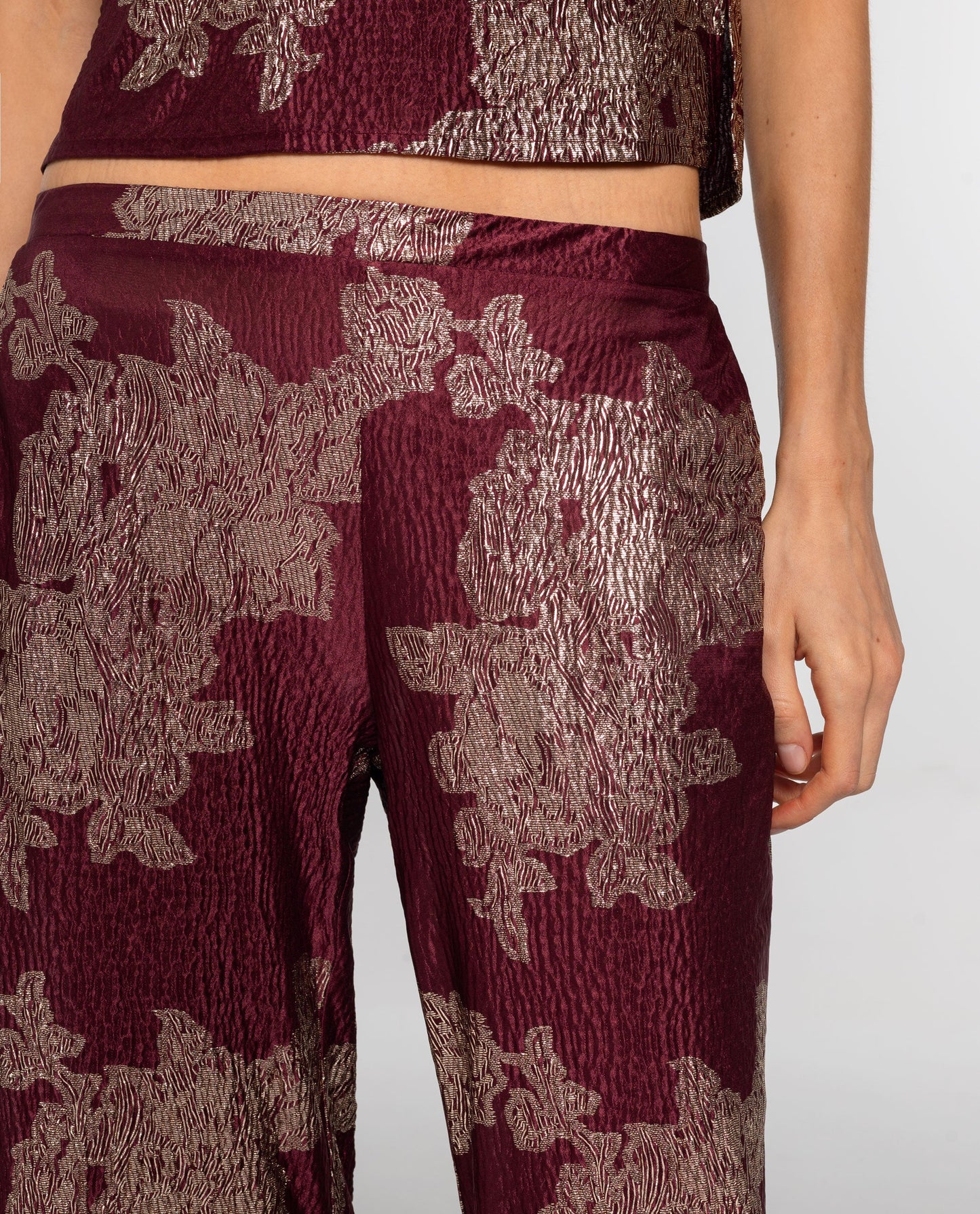 PANTALÓN RUBY BLOOM · BURDEOS